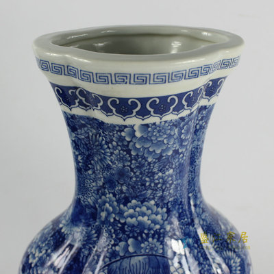 景德镇手绘仿古青花花瓶 童子图异形扁瓶的艺术魅力